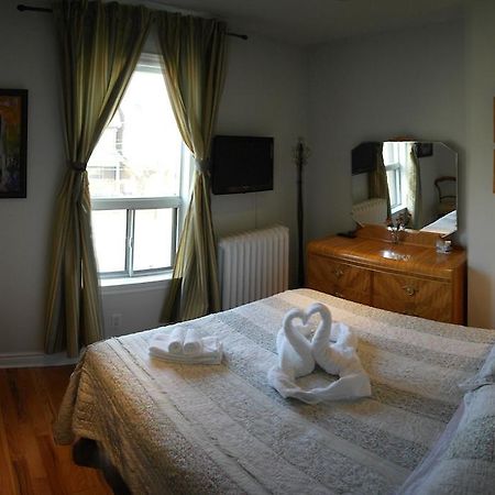 Rose Garden Bed And Breakfast Toronto Bagian luar foto
