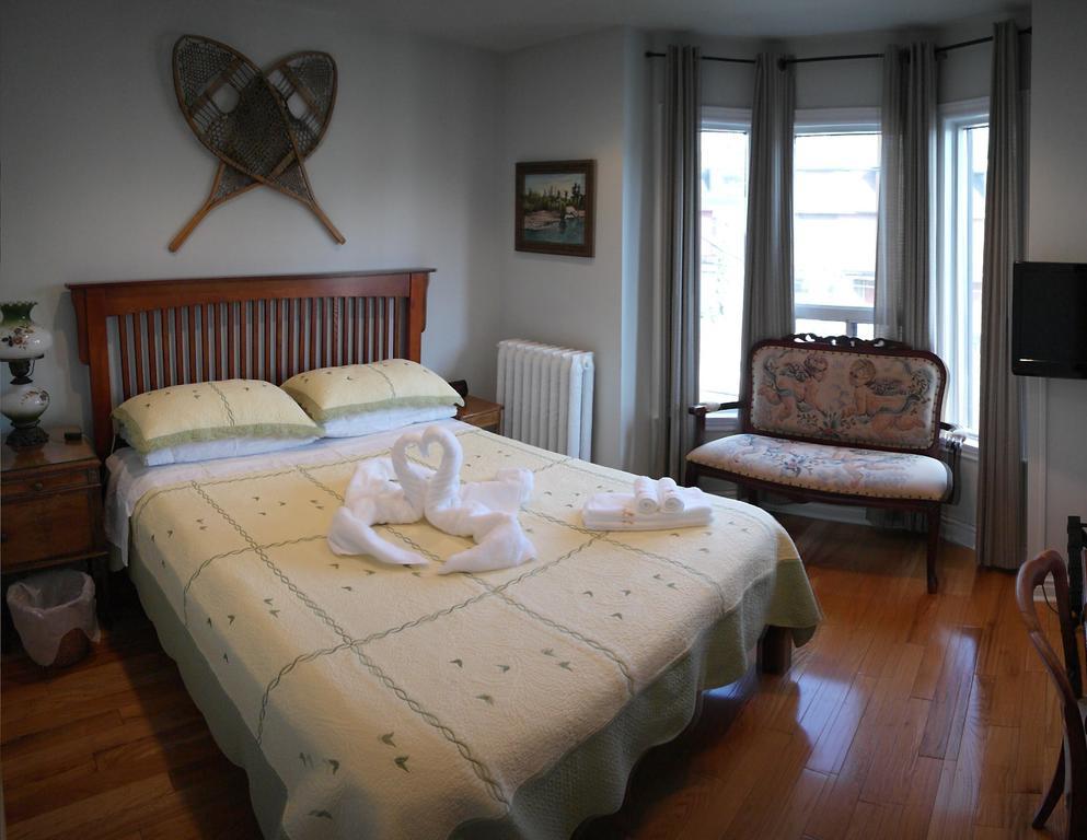 Rose Garden Bed And Breakfast Toronto Bagian luar foto