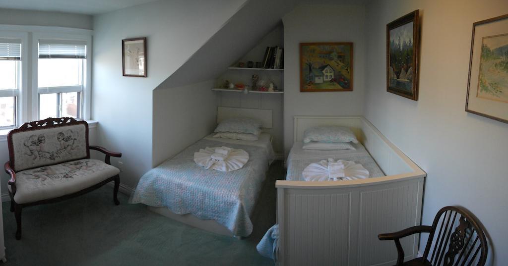 Rose Garden Bed And Breakfast Toronto Bagian luar foto