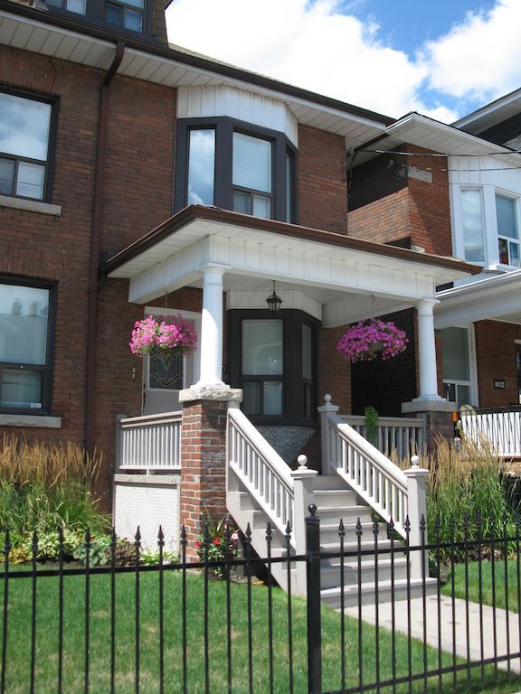 Rose Garden Bed And Breakfast Toronto Bagian luar foto